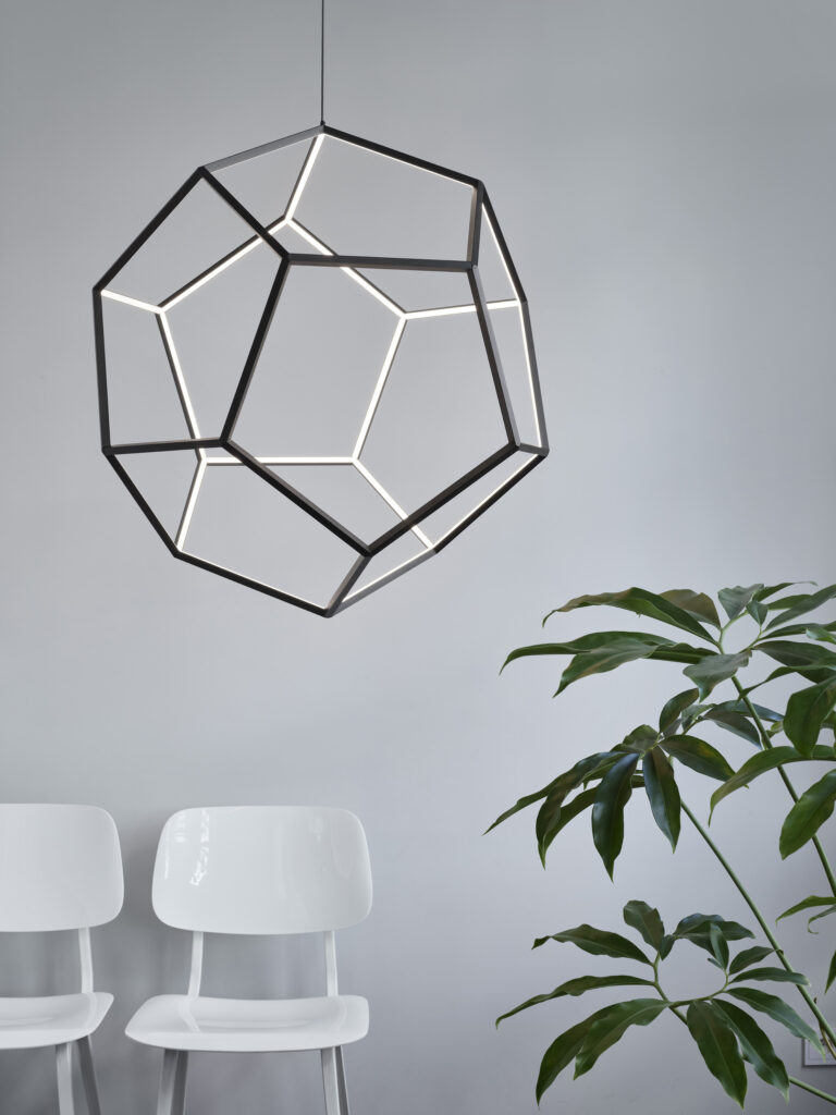 Designlamp in dodecaëdervorm met geometrisch lijnenspel